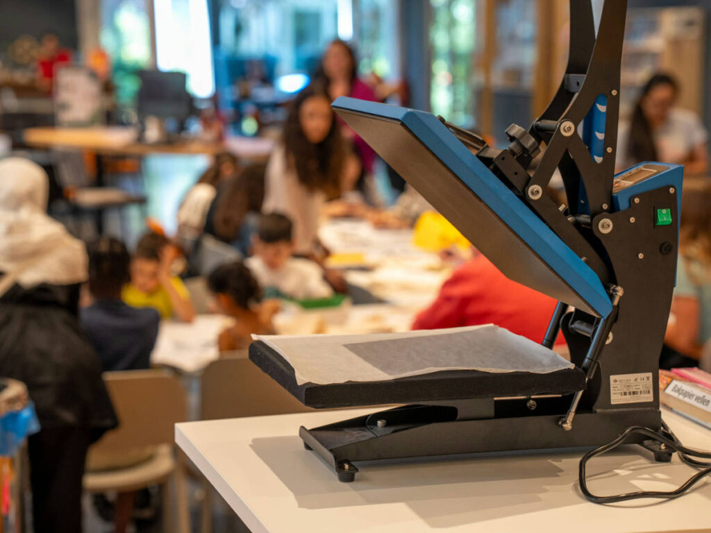 Maak het in bieb hoge vucht (makersbase) in Brabant
